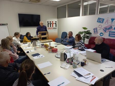 Utrinek z ene od nevladniških avdicij za katalog (002)